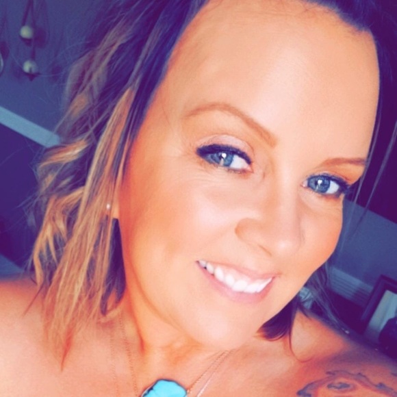 Meet your Posher, Stephanie - Picture 4 of 5